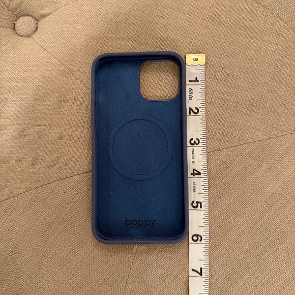 Poppy Mag Safe IPhone 16 Case - Picture 9 of 10